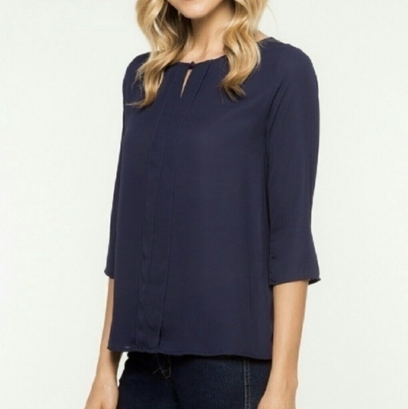 Everly Tops - Elegant Front Keyhole top 💙